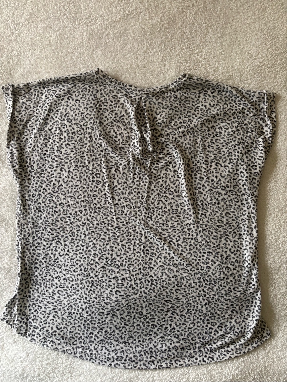 bobeau White and Gray Leopard Print V-Neck Tunic - Picture 9 of 14